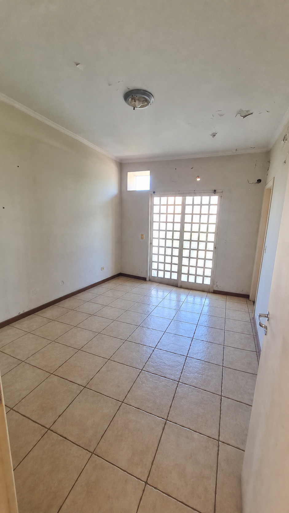 Quarto sem itens móveis